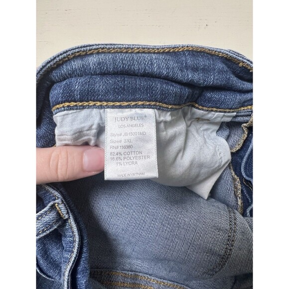 Judy Blue High Rise Patch Destroyed 3XL Woman’s Denim Shorts - Picture 3 of 4